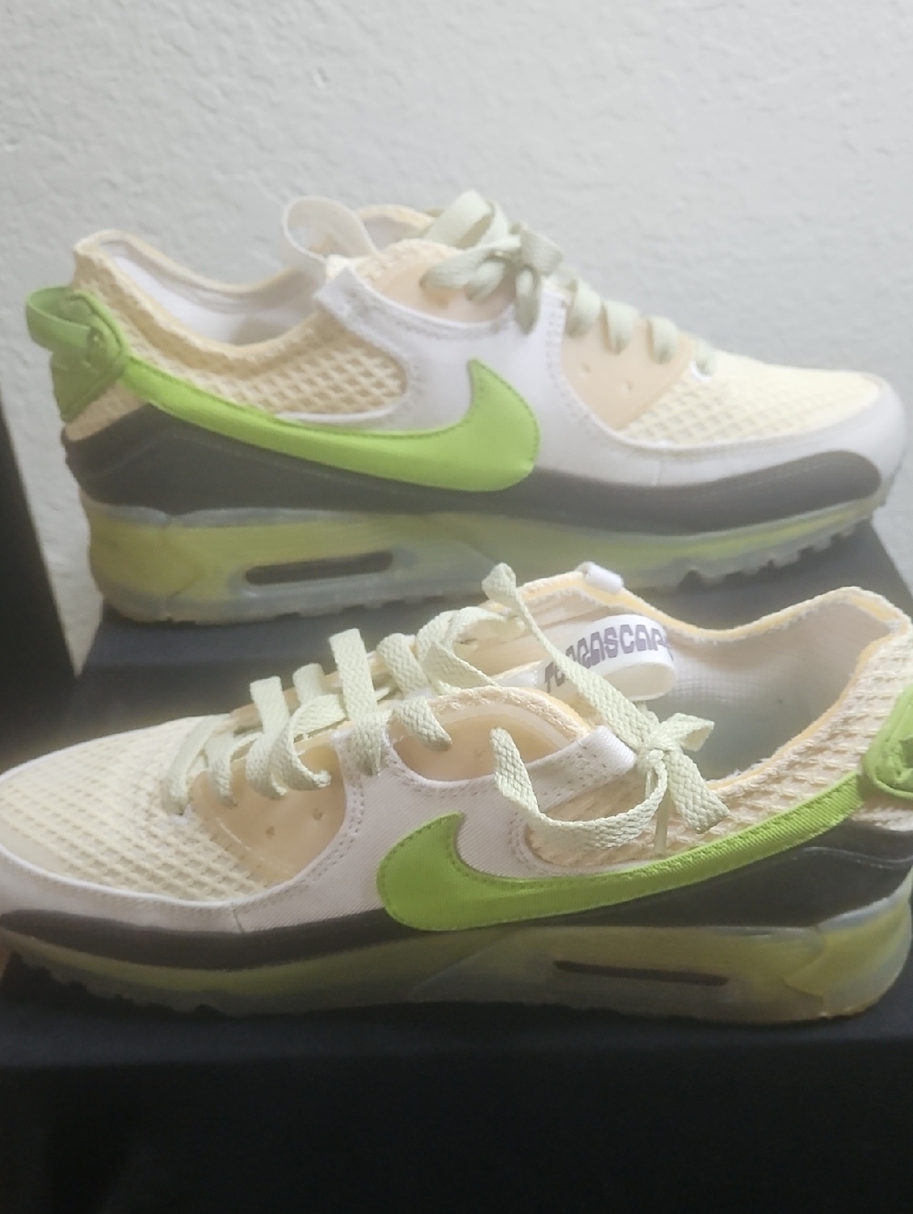 Nike Mens White Cream & Lime Green Air Max-Style Sneakers
